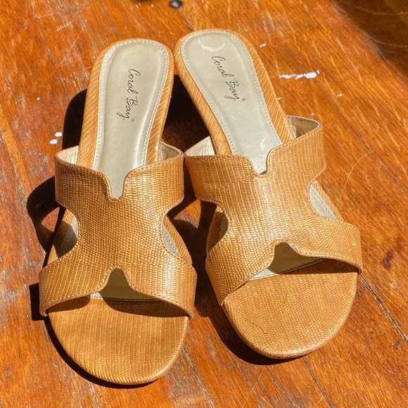 Chic gold/orange slides size 8.5 - Picture 1 of 4